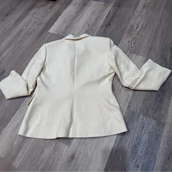 ✨ NWT Tahari Cream Blazer – Classic Tailored Fit, Size 10P - Picture 10 of 13